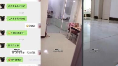 【年度最刺激】变态老公求老婆在儿子面前露逼_故意把儿子房门打开_在客厅操老婆故意给儿子听_绿帽癖玩到自己儿子头上了？~1